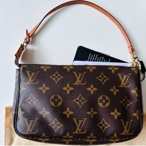 Louis Vuitton Monogram Canvas pochette  Shoulder Bag